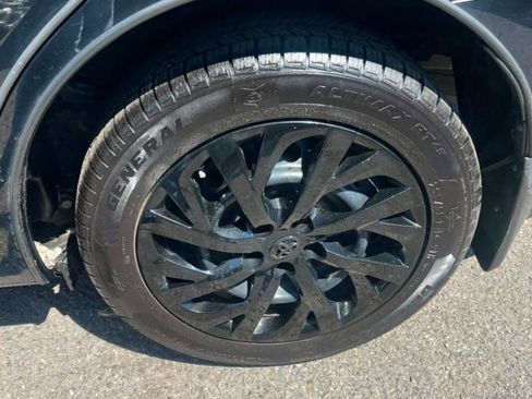Used 2019 Toyota Corolla LE FWD image 13