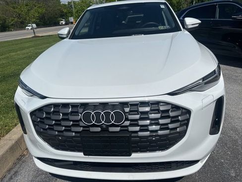 Used 2025 Audi Q5 Premium Plus w/ Premium Plus AWD/4WD image 2