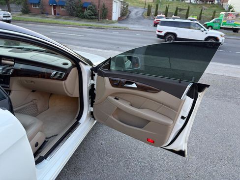 Used 2013 Mercedes-Benz CLS 550 4MATIC w/ Premium I Pkg image 15