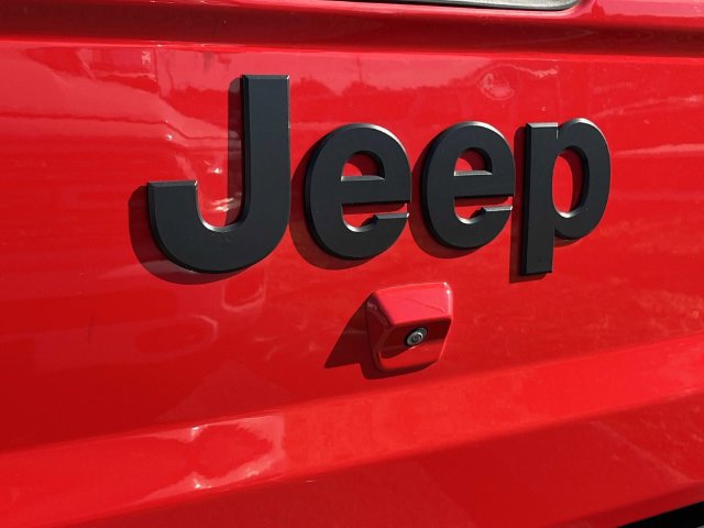 Used 2024 Jeep Gladiator Sport AWD/4WD image 12