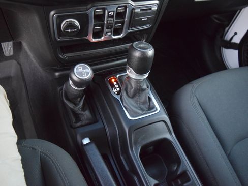 Used 2021 Jeep Gladiator Sport AWD/4WD image 13