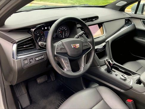 Certified 2025 Cadillac XT5 Premium Luxury w/ Technology Package AWD/4WD image 15