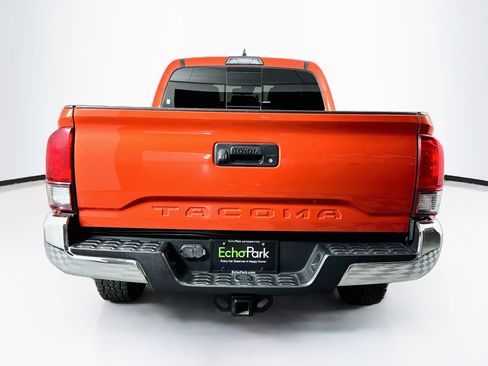 Used 2018 Toyota Tacoma SR5 RWD image 7