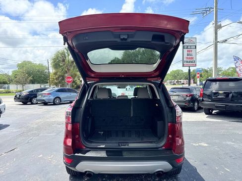 Used 2017 Ford Escape SE w/ SE Leather Comfort Package AWD/4WD image 8