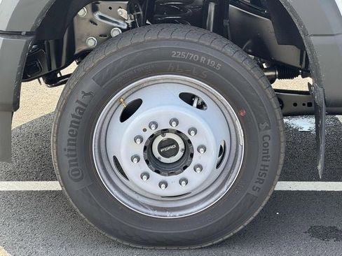 New 2025 Ford F550 4x4 Supercab Super Duty image 8