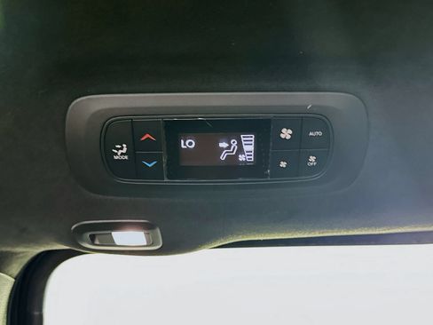 Used 2022 Chrysler Pacifica Pinnacle FWD image 28