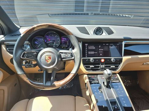 Certified 2026 Porsche Macan AWD/4WD image 8
