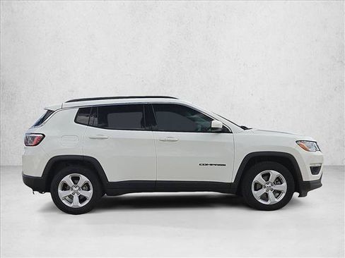 Used 2021 Jeep Compass Latitude FWD image 4