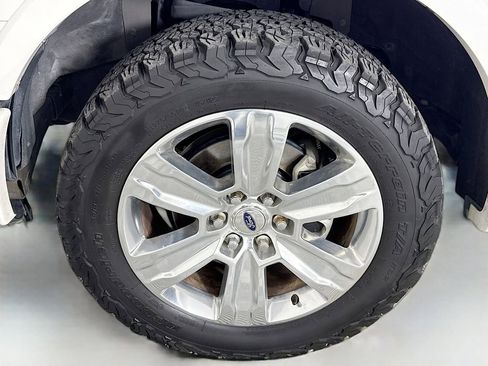 Used 2016 Ford F150 Platinum w/ Equipment Group 701A Luxury image 31