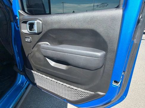 Used 2024 Jeep Gladiator Rubicon w/ Convenience Group AWD/4WD image 8