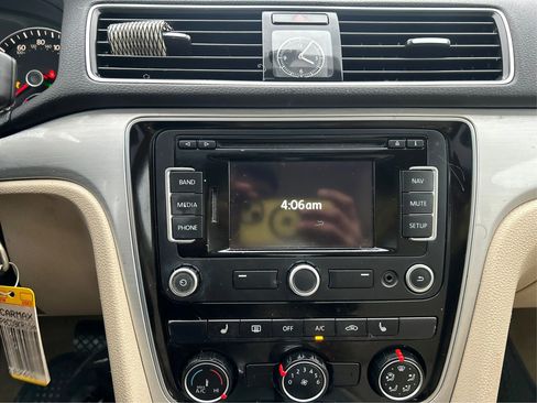 Used 2013 Volkswagen Passat 2.5 SE image 26