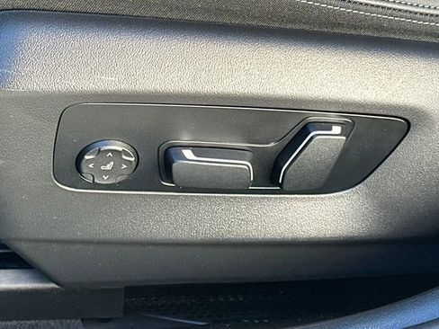 Used 2025 BMW 530i xDrive AWD/4WD image 34