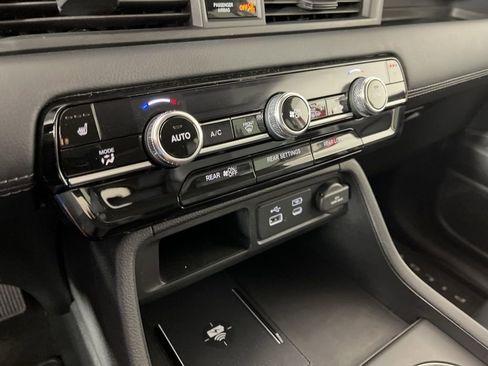 Certified 2025 Honda Pilot Touring image 34