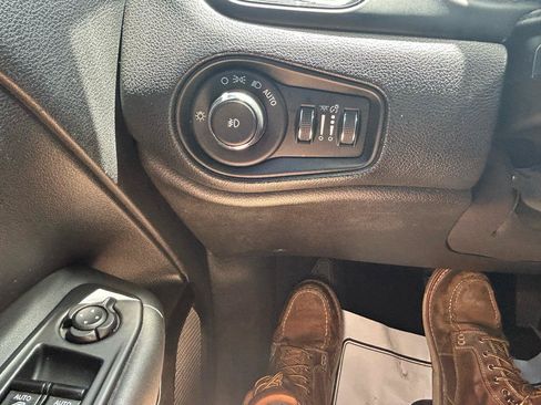 Used 2018 Jeep Renegade Altitude w/ Popular Equipment Group FWD image 27