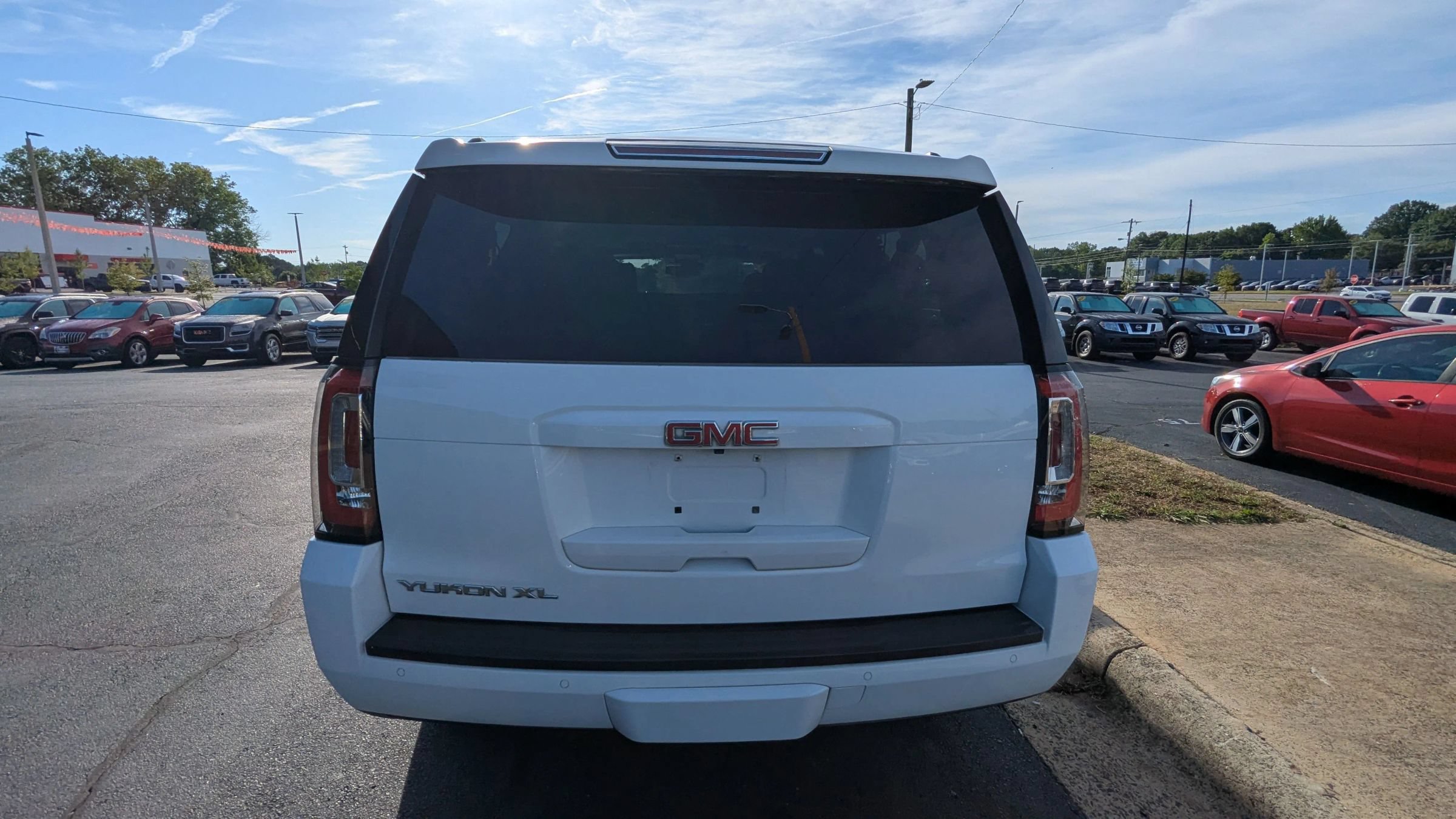 Used 2016 GMC Yukon XL SLT w/ Open Road Package AWD/4WD image 6