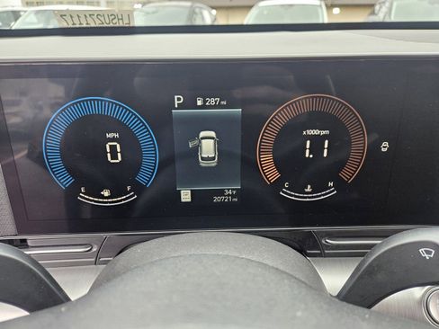 Used 2025 Hyundai Kona SEL FWD image 28