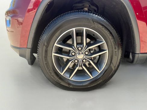 Used 2018 Jeep Grand Cherokee Limited AWD/4WD image 32