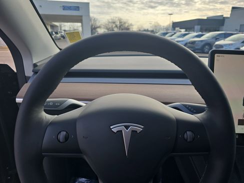 Used 2023 Tesla Model Y Long Range image 20