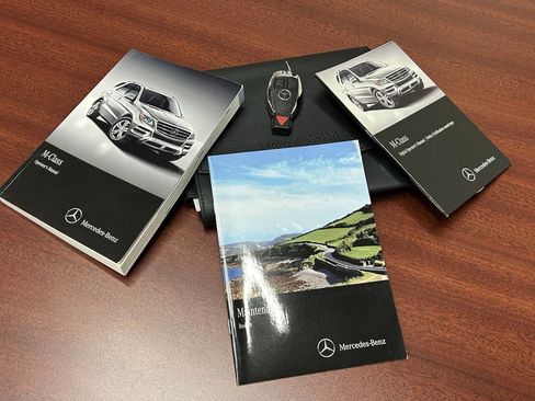 Used 2015 Mercedes-Benz ML 250 BlueTEC 4MATIC w/ Premium 1 Package image 2