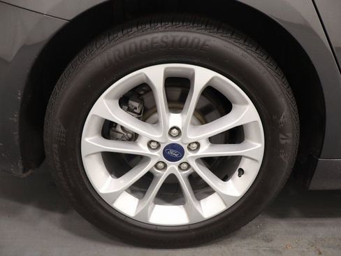 Used 2019 Ford Fusion SE FWD image 26