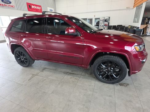Used 2019 Jeep Grand Cherokee Altitude AWD/4WD image 6