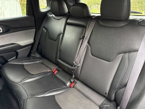 Used 2024 Jeep Compass Latitude AWD/4WD image 17
