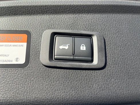 New 2024 Mitsubishi Eclipse Cross SE image 9
