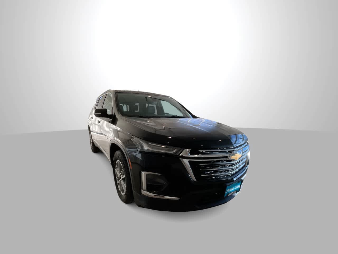 Used 2023 Chevrolet Traverse LT AWD/4WD image 2