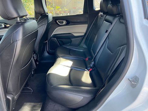 Used 2025 Jeep Compass Limited image 35