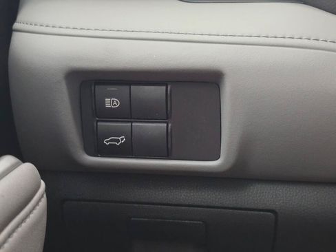 Used 2022 Toyota Highlander XLE AWD/4WD image 26