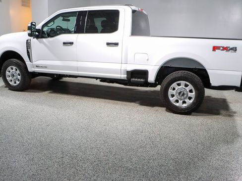 Used 2023 Ford F250 XLT w/ FX4 Off-Road Package AWD/4WD image 10