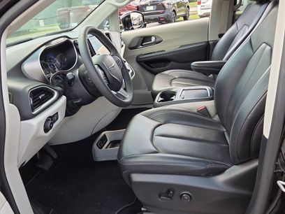 Used 2024 Chrysler Pacifica Touring-L
