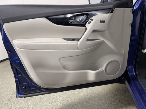 Used 2022 Nissan Rogue Sport SV w/ Technology Package image 17