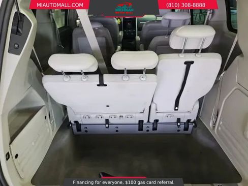 Used 2009 Dodge Grand Caravan SXT image 12