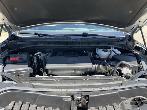 Used 2025 Chevrolet Suburban LS RWD image 29