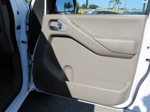Used 2012 Nissan Frontier SV RWD image 19