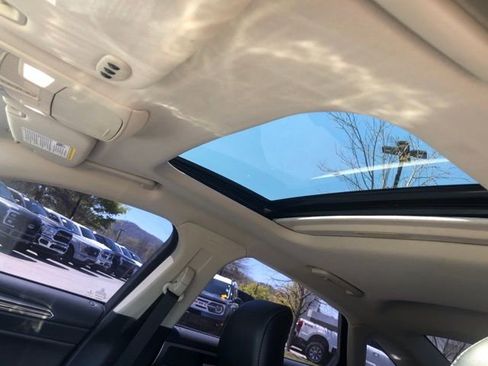 Used 2017 Ford Fusion SE w/ Fusion SE Technology Package image 8