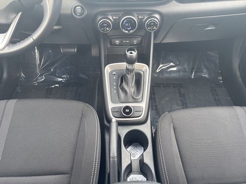 Used 2024 Hyundai Venue SEL image 18