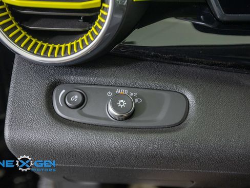 Used 2024 Chevrolet Trax ACTIV w/ Sunroof Package FWD image 13