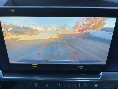 Used 2025 Chevrolet Silverado 2500 LT w/ Convenience Package image 17