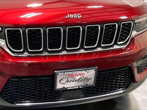 Used 2023 Jeep Grand Cherokee Laredo w/ Luxury Tech Group I AWD/4WD image 30