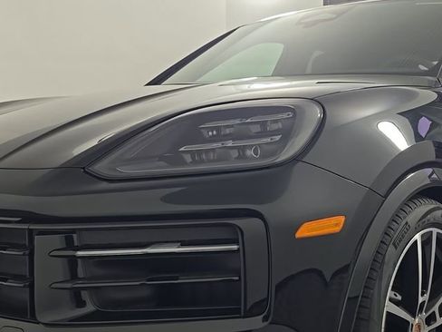 New 2026 Porsche Cayenne Coupe AWD/4WD image 12