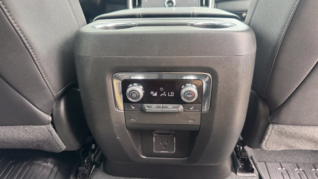 Used 2025 GMC Yukon Elevation w/ LPO, Get Active Package AWD/4WD image 16