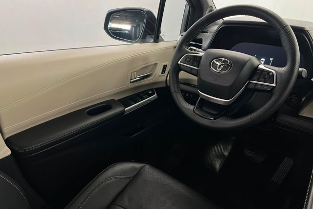 Used 2026 Toyota Sienna Platinum AWD/4WD image 11