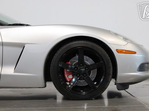 Used 2005 Chevrolet Corvette w/ Preferred Equipment Group image 40