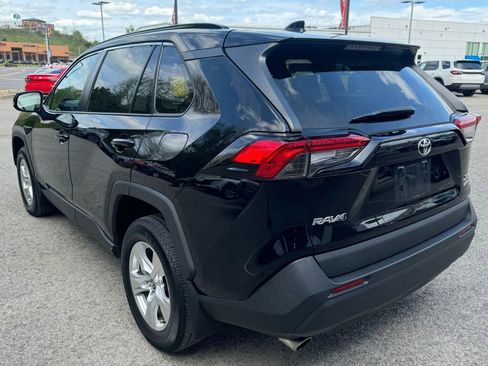 Used 2021 Toyota RAV4 XLE w/ Convenience Package AWD/4WD image 5