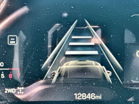 Used 2024 GMC Acadia AT4 w/ Luxury Package image 4