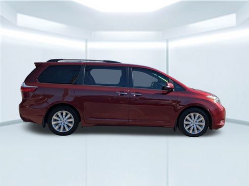 Used 2015 Toyota Sienna XLE image 8