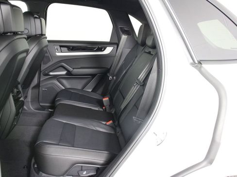 New 2026 Porsche Cayenne image 17