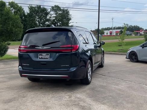 Used 2023 Chrysler Pacifica Limited image 6